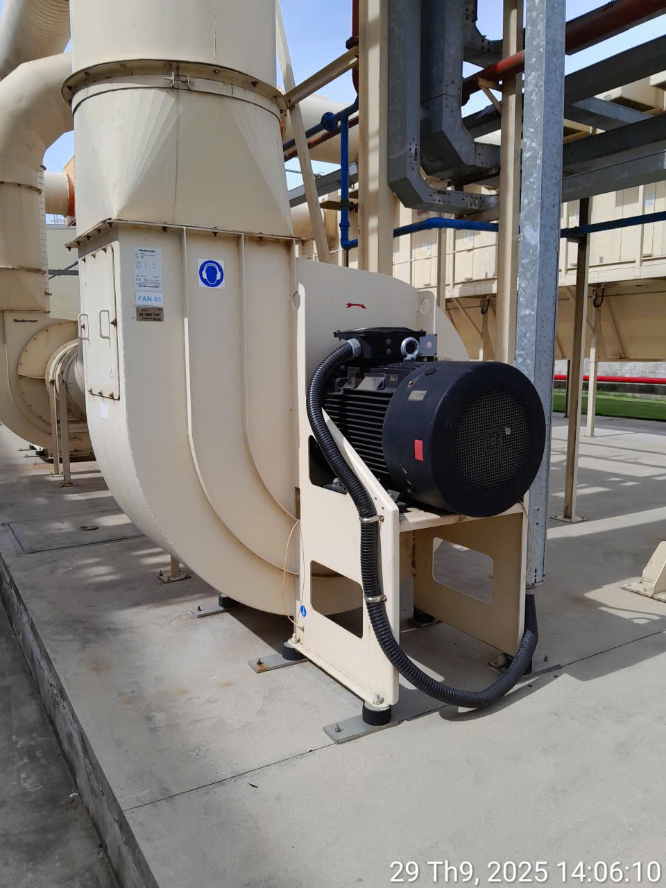 EXTRACTION FAN 01