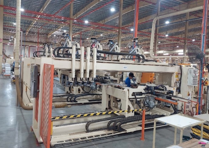 THROUGHFEED DRILLING MACHINE WITH SERVO DRIVED